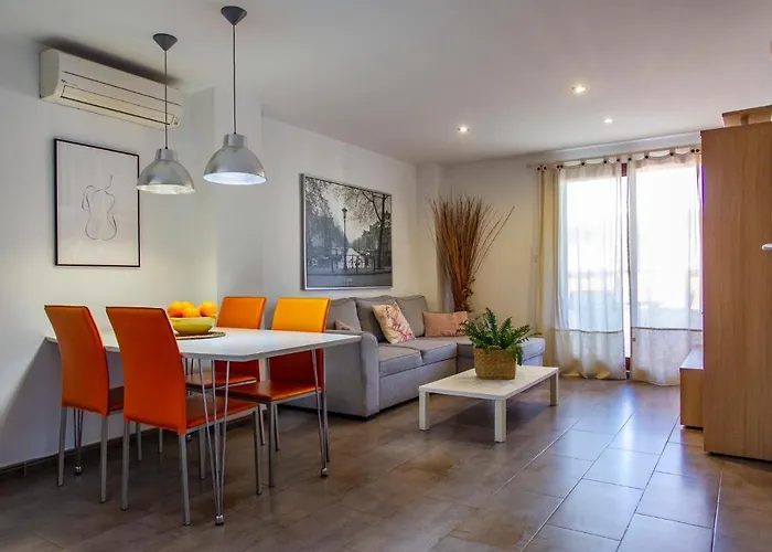 Apartamento A 50 Metros De La Playa, Luminoso Y Acogedor